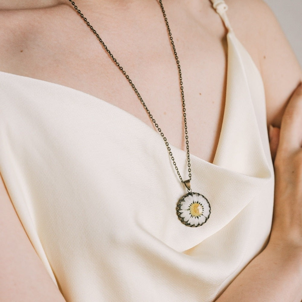 Botanical Dreamer Daisy Necklace