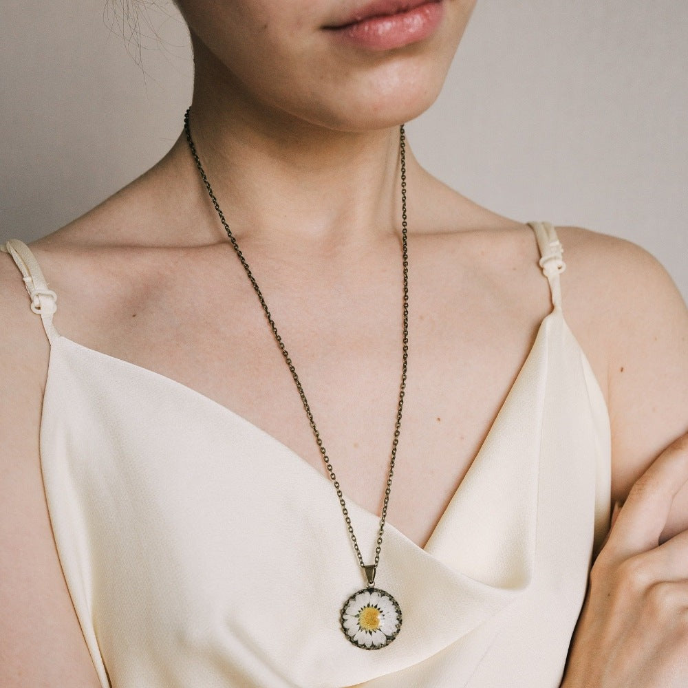 Botanical Dreamer Daisy Necklace